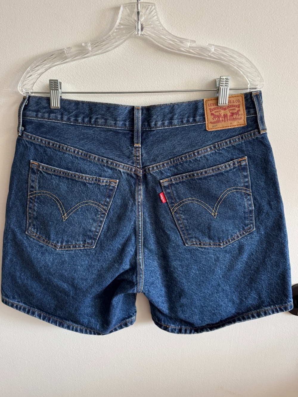 Levi's Women’s 100% Cotton Dark Wash Button Fly Denim Shorts Jorts Size 31 - Picture 11 of 11